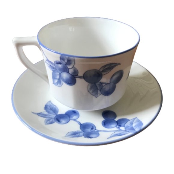 Tiffany & Co Nature Teacup Saucer Set White Blue Blueberry China RARE - Picture 1 of 10
